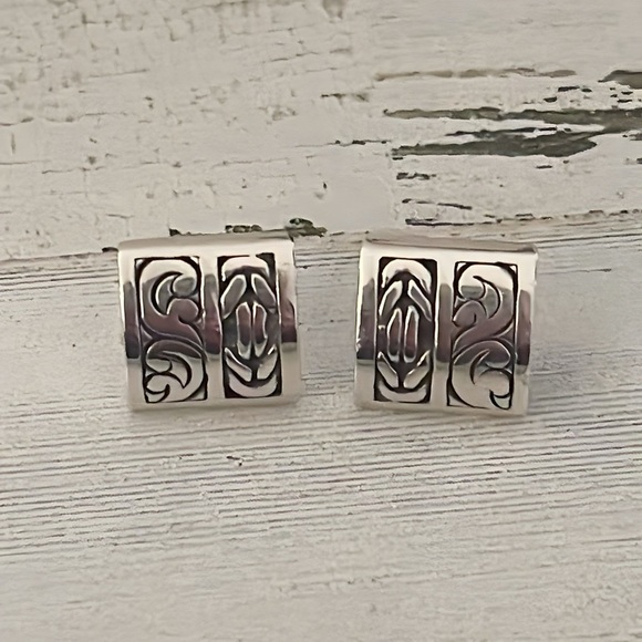 Lois Hill Silver Stud Earrings. - Picture 2 of 4